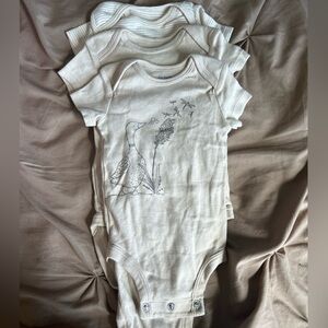 0-3 months, set of 3, for either boy or girls.